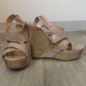 GOLD GLITTER NUDE WEDGES